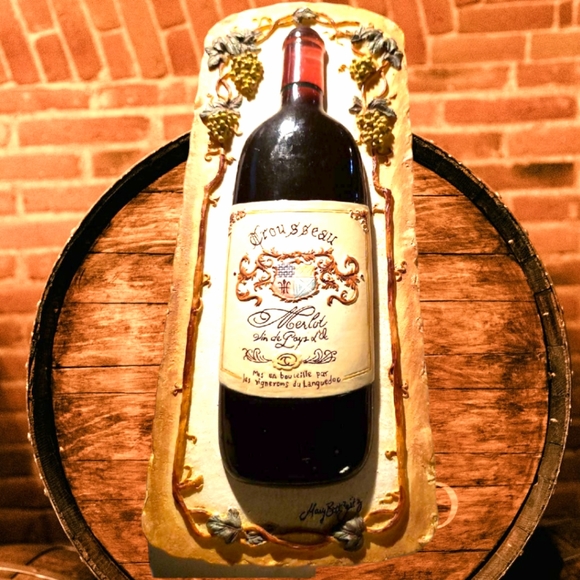 Mary Beth Zeitz Signed 2  70' Wine Bottle Resin 3D Wall Plaques Merlot Sauvignon - Picture 2 of 8